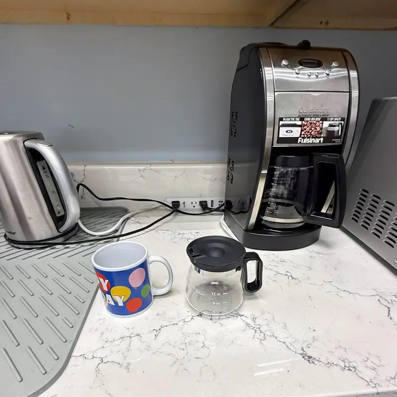 Glass Coffee Pot Shape Mug with Lid 473ml Cute Novelty Small Spill-Proof Carafe Style Drinkware for Office and Travel 10cm Tall 9.5cm Wide